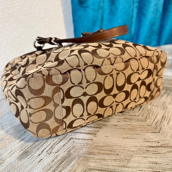 Coach Signature Brown bag with Coach logo - Picture 11 of 16